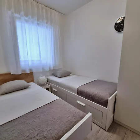 Three-bedroom Close To The Omis Apartment