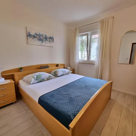 Three-bedroom Close To The Omis Apartment