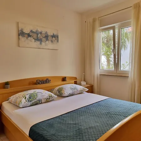 Three-bedroom Close To The Omis *