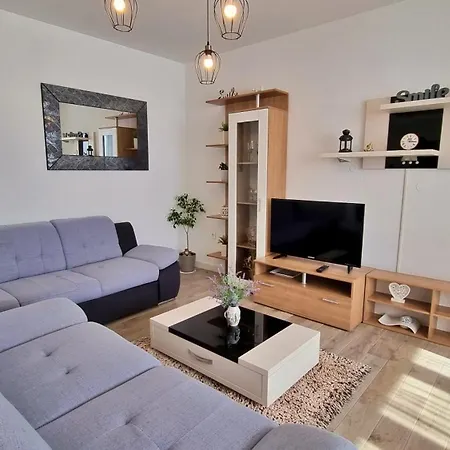 Three-bedroom Close To The Omis Apartment