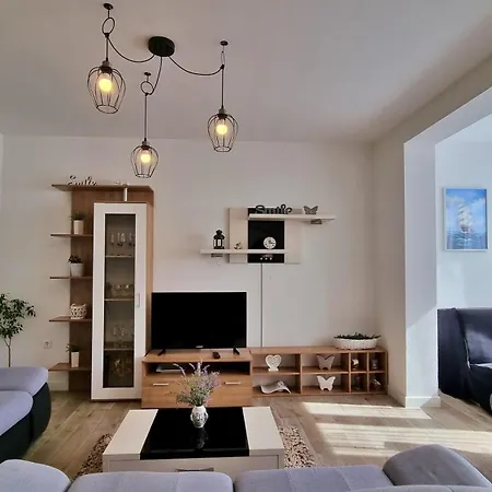Apartment Three-bedroom Close To The Omis *