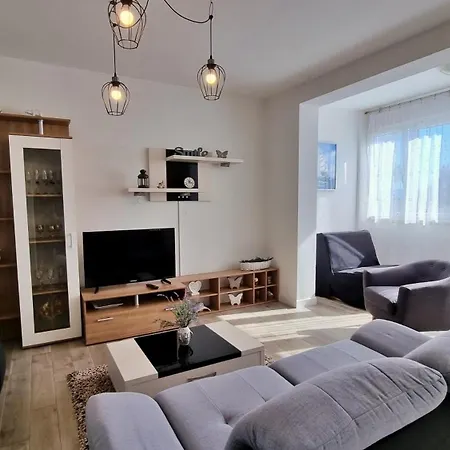 Apartment Three-bedroom Close To The Omis Duce