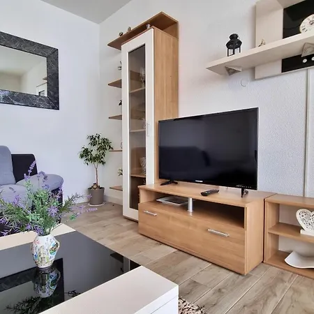 Apartment Three-bedroom Close To The Omis Duce