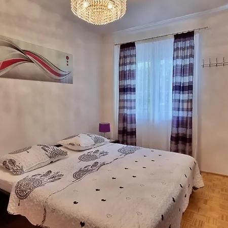 Three-bedroom Close To The Omis *