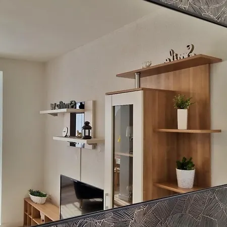 Three-bedroom Close To The Omis