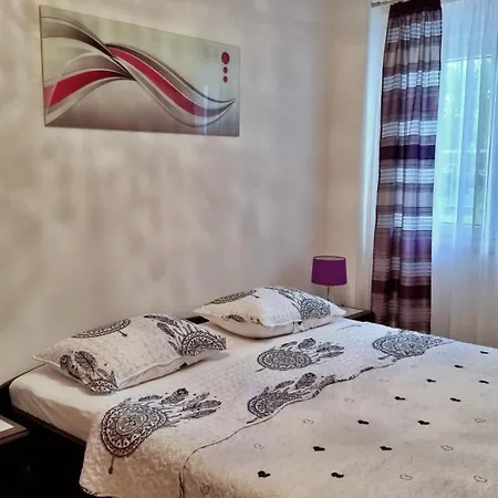 Three-bedroom Close To The Omis Apartment