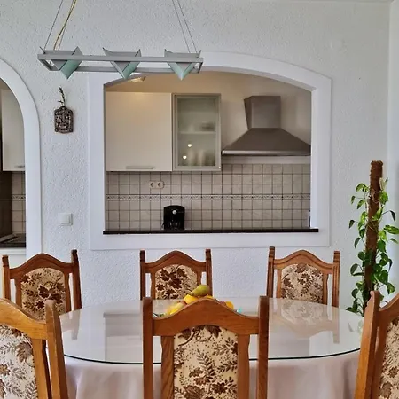 Three-bedroom Close To The Omis Apartment *