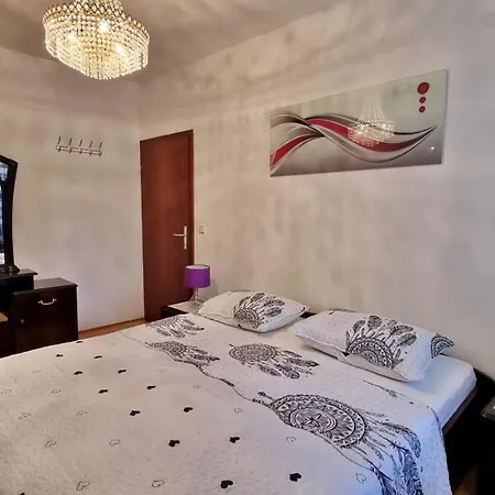 Apartment Three-bedroom Close To The Omis *
