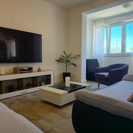 Three-bedroom Close To The Omis Apartamento